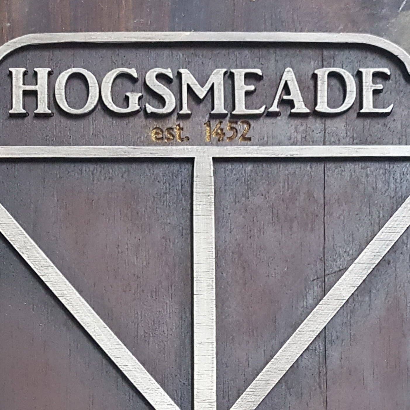 Outcast Props - Vendita all'ingrosso Cartelli - Targa in legno con tre manici di scopa.3