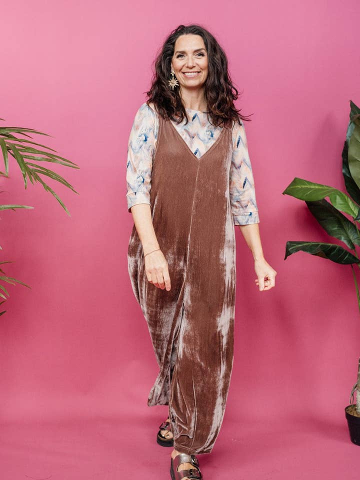 Combinaison en velours côtelé couleur champignon pour la vente par Megan Crook Textiles