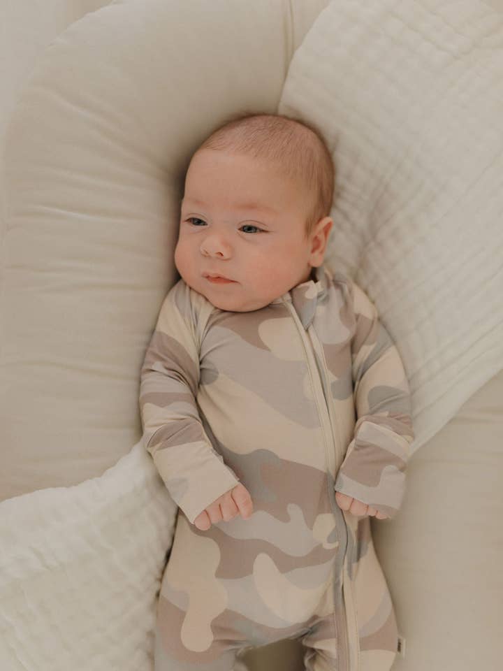 Forever French Baby - Wholesale Slaappak - Baby - Bamboe Rits Pyjama | Camouflage15