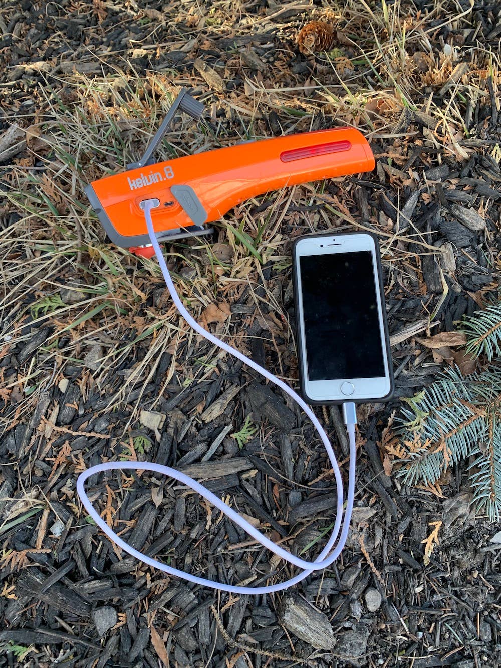 Kelvin Tools - Wholesale Handy Tool - Kelvin 8 - Automotive Emergency Multi Tool & Cell Charger4