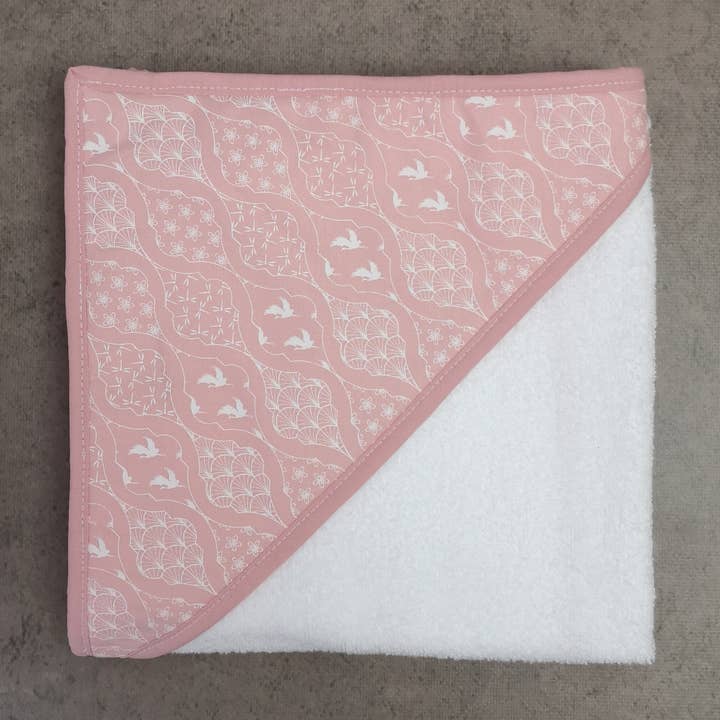 Cape de bain Moucharabieh rose clair pour la vente par Eugénie Design