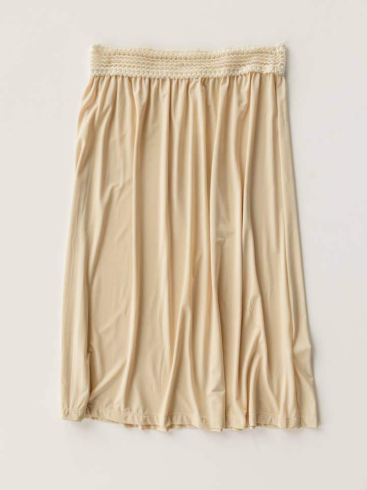 Mezza sottoveste da donna color carne per la vendita all'ingrosso da parte di Inherit Clothing Company