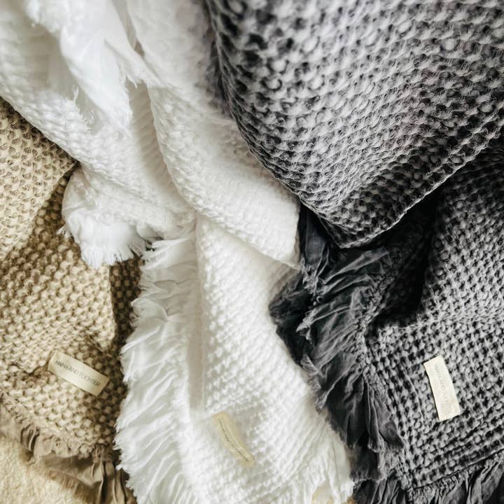 Mama and Tochter - Wholesale Throw blanket - Organic Cotton Rustic Waffle Throw Blanket - White2