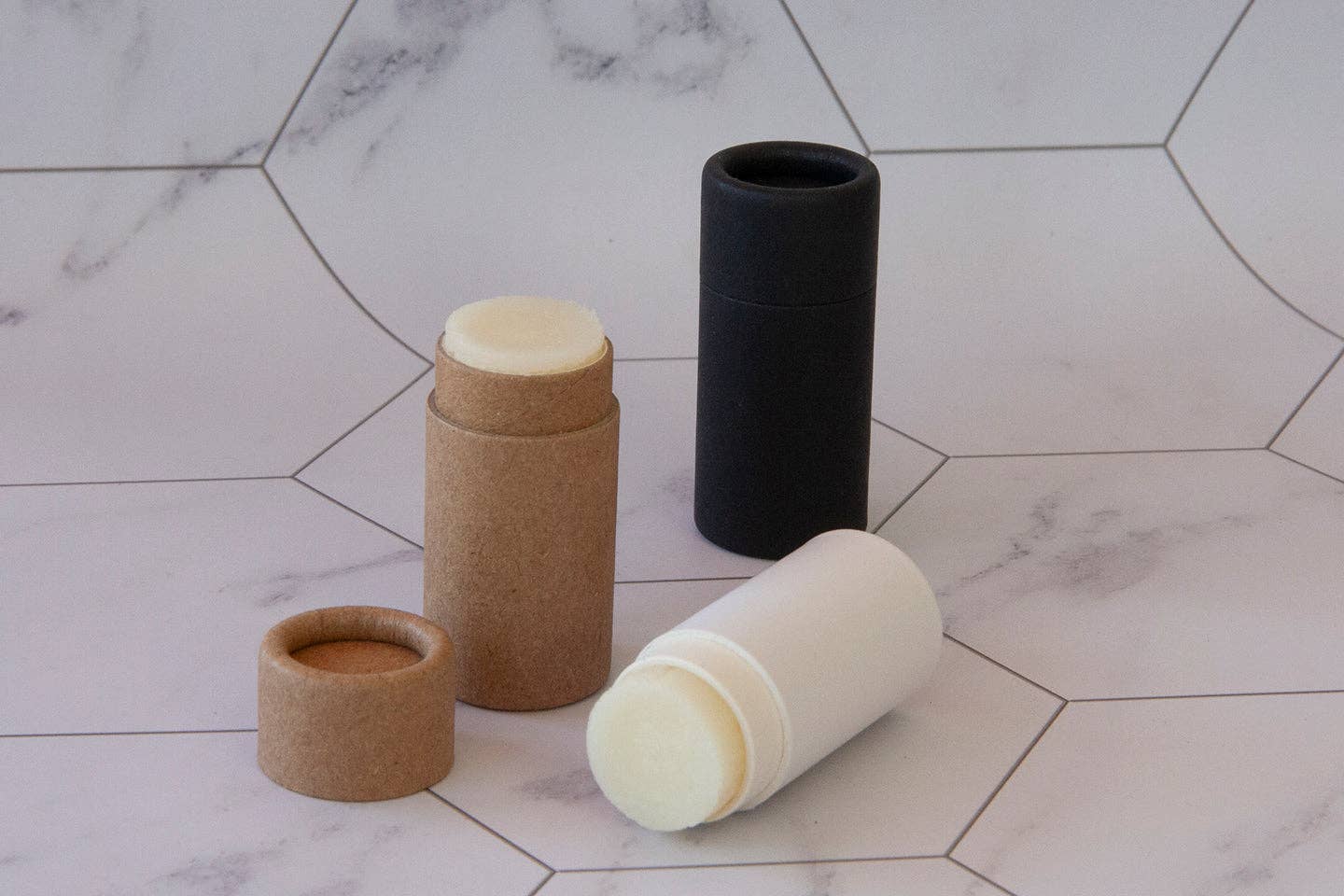 GreenWay Containers - Vendita all'ingrosso Burro di cacao - Tubetti di carta per balsamo labbra da 7 g (.25 oz)4