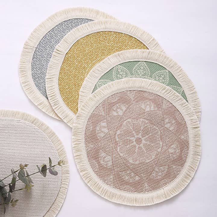 Napperon rond de 14 po en coton à franges Dream Catcher pour la vente par Fennco Styles