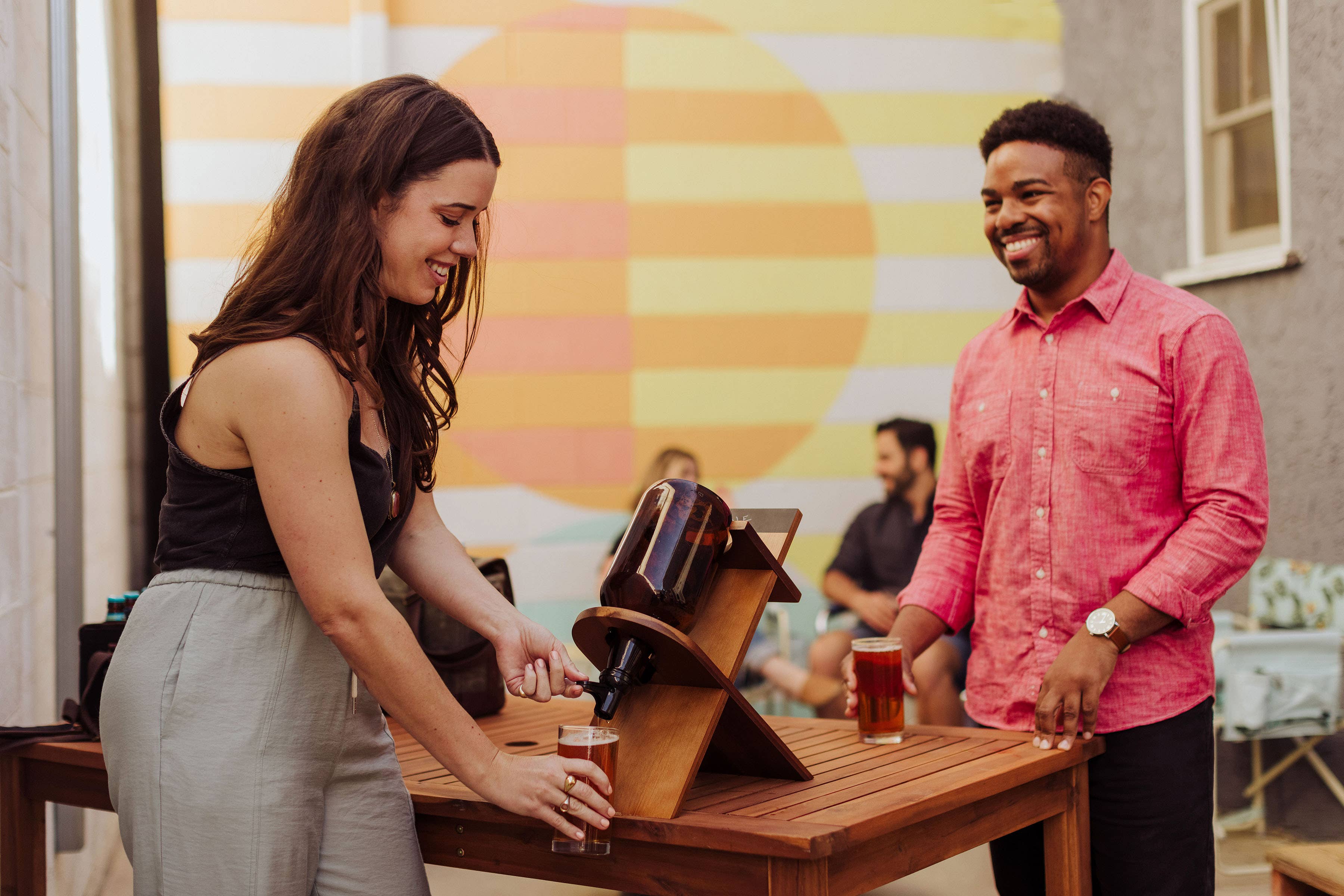 Picnic Time Family of Brands - Wholesale Beer/Wine Caddy - Growler Stand with 64oz Glass Growler8