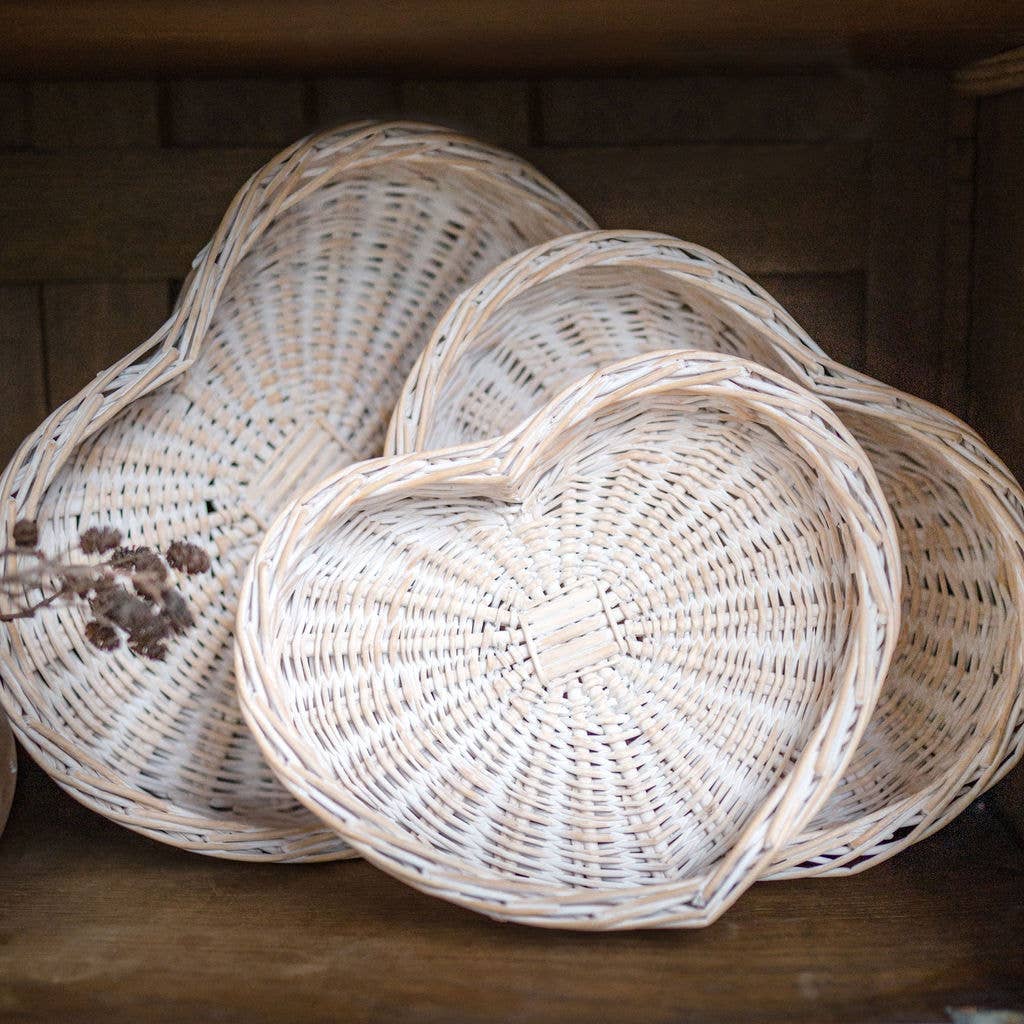 Arthur Cameron – wholesale Decorative tray – Whitewash Heart Shaped Decorative Tray0