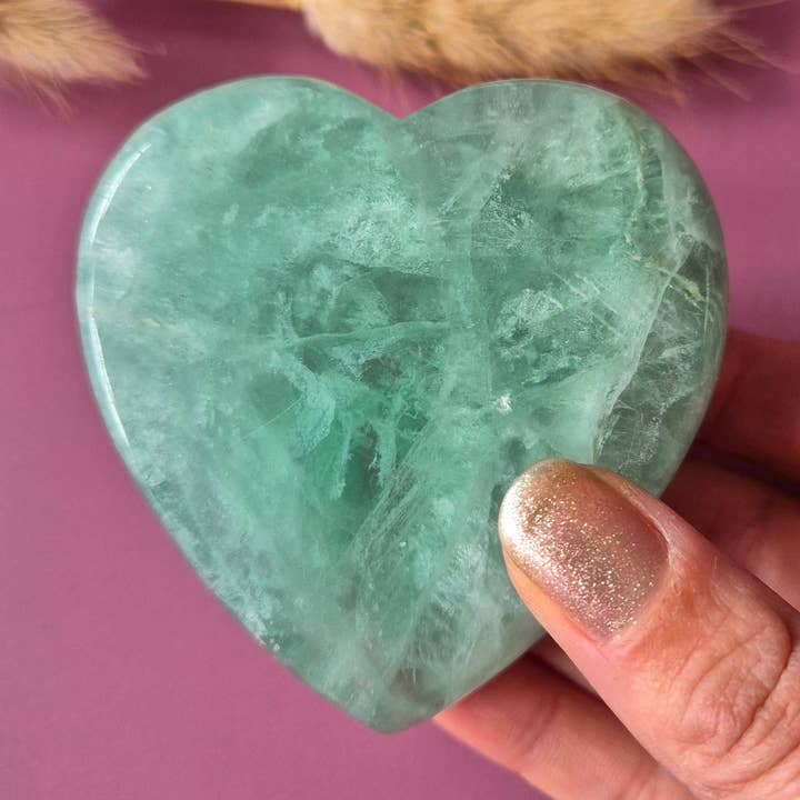 Pierre précieuse Cœur de Fluorite Verte – Clarté & Équilibre Énergétique pour la vente par Moonlight Gemstones