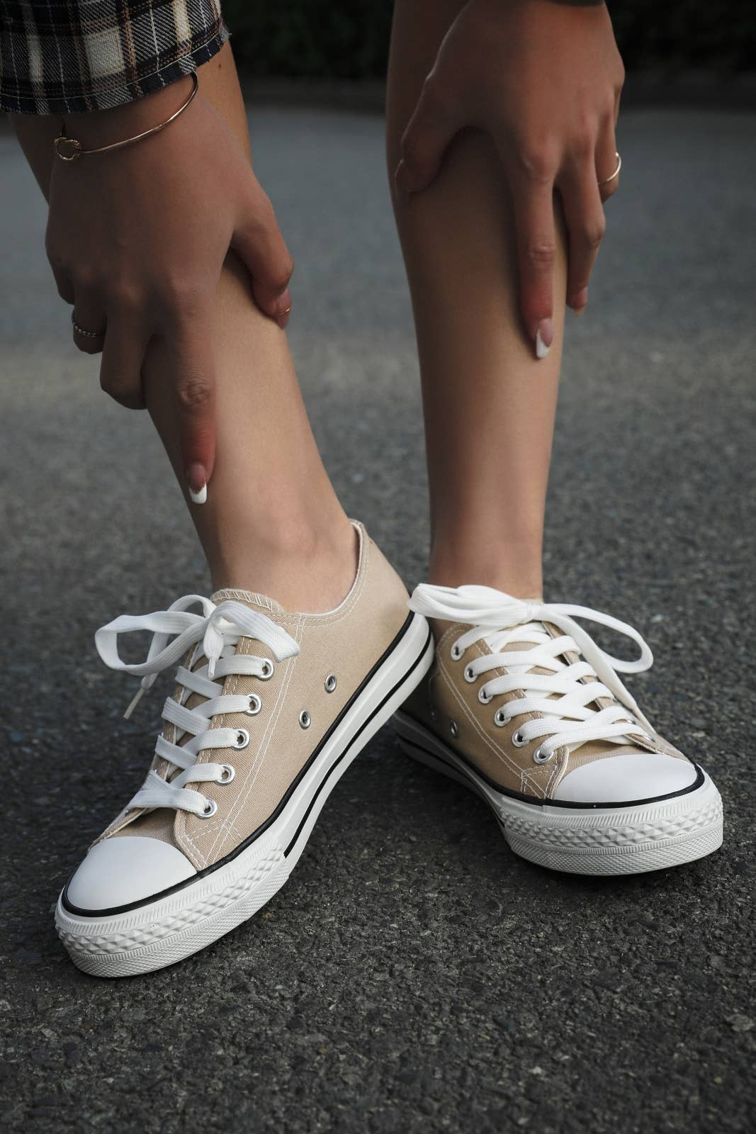 ERYNN - Wholesale Lifestyle Sneakers - Women's - Simple fabric sneakers - Yeela17