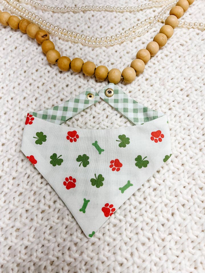 Klöver Vändbar Hundhalsduk, Vårblomma Husdjursscarf med tryckknapp för wholesale av StellaLoo