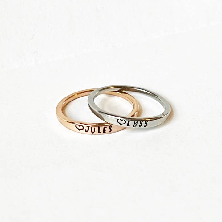 Bagues nominatives personnalisées, Bagues nominatives empilables, Bagues meilleur ami, Ensemble de bagues BFF, Bague estampée en métal, Cadeau maman, Cadeau grand-mère, Cadeau meilleur ami, pour la vente par Team Neville