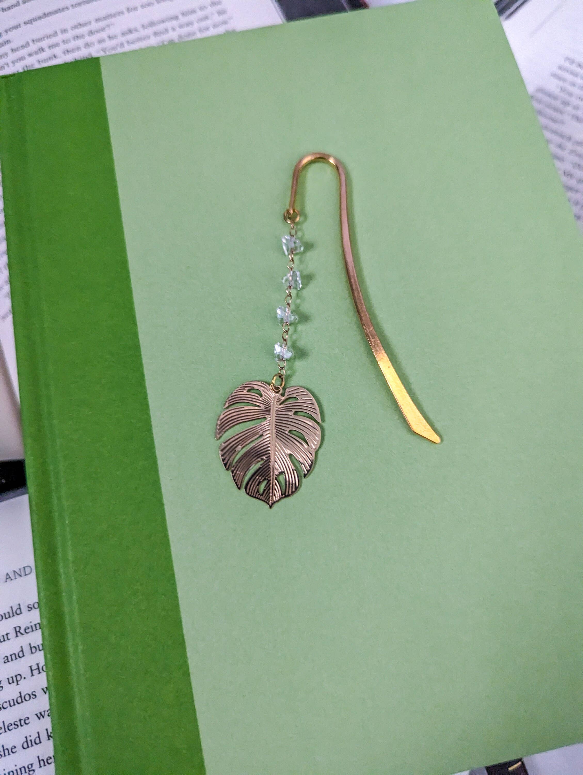 Bookish Trinkets - Wholesale Bookmark - Gold Metal Monstera Leaf Charm Bookmark3