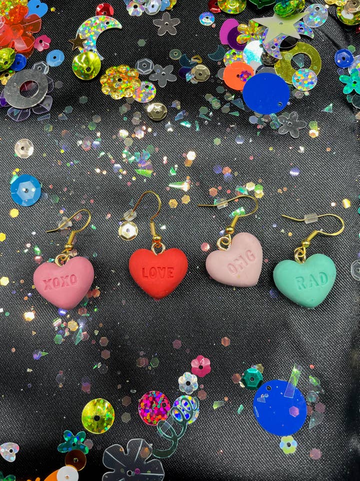 Rad, Love, Omg, Xoxo Sweetheart oorbellen! voor wholesale door R59Creates