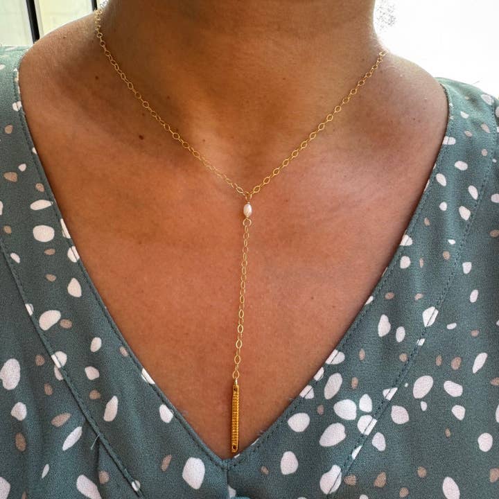 Collier simple en Y Stick Around pour la vente par Lexi Jewelry