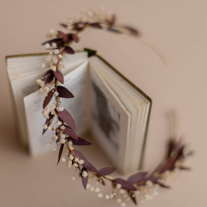 Atemkrone für Babys aus echtem rot/terragetrockenem Eukalyptus/Gypsophila-Krone /Krone aus echten getrockneten Blumen /getrocknete Hochzeitskrone für den Großhandel von Hidden Botanics