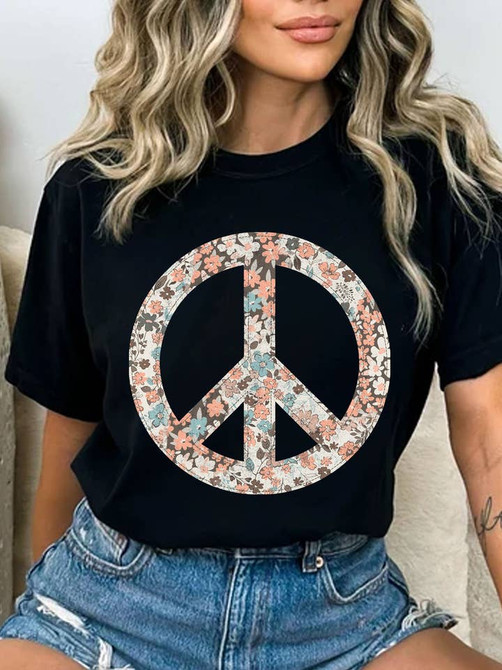 T-shirt graphique matelassé avec motif fleur de la paix pour la vente par Rustee Clothing