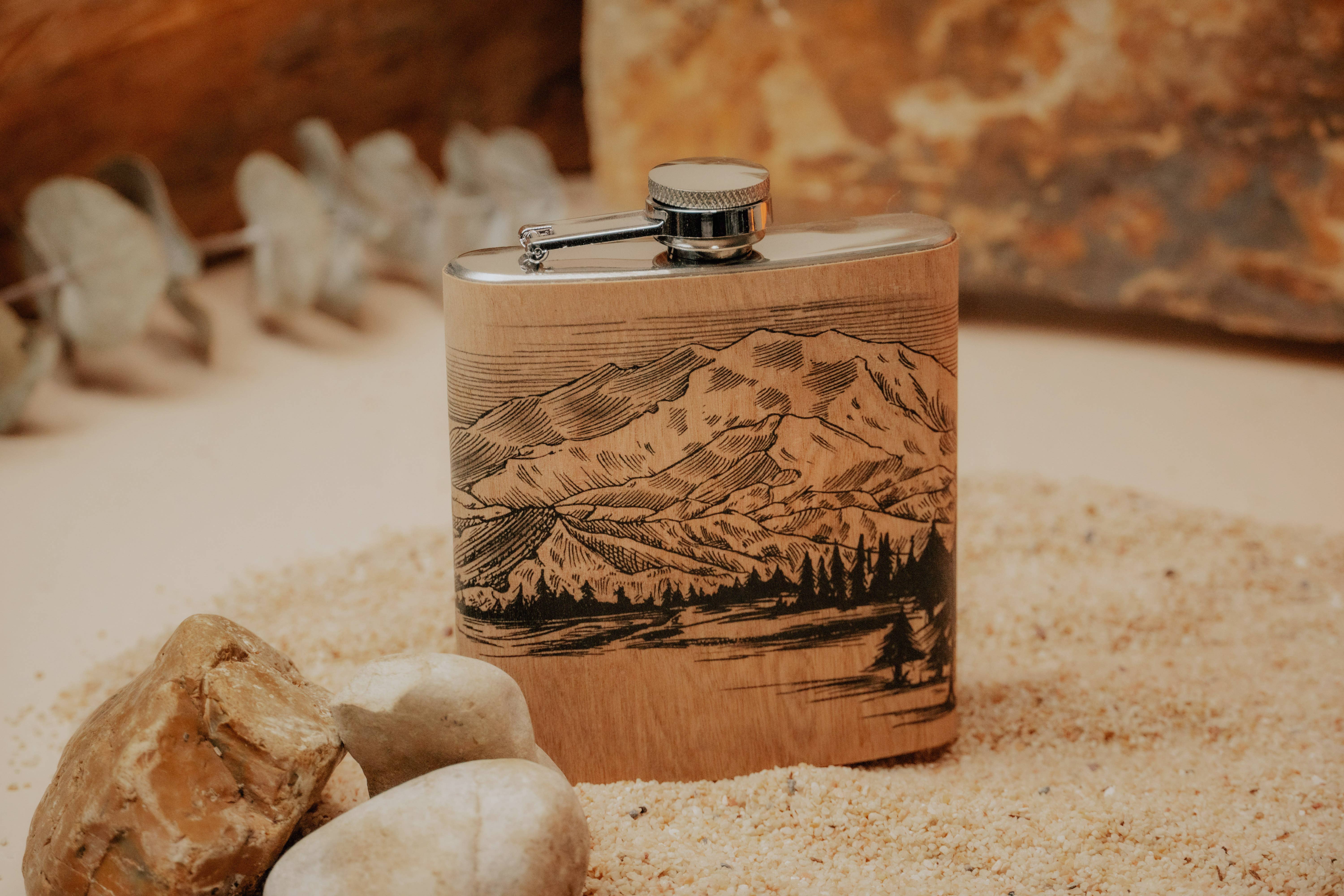 Spitfire Girl – Engroshandel Lommelærke – Træ Kolbe 6oz - Bjerge1