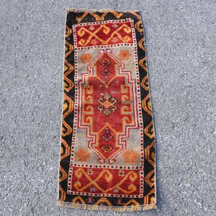 Vintage Rugs Loom - Wholesale Bath Mat - Handmade Red Kilim Patchwork Rug, 1.3x3.1 Ft Area Rug