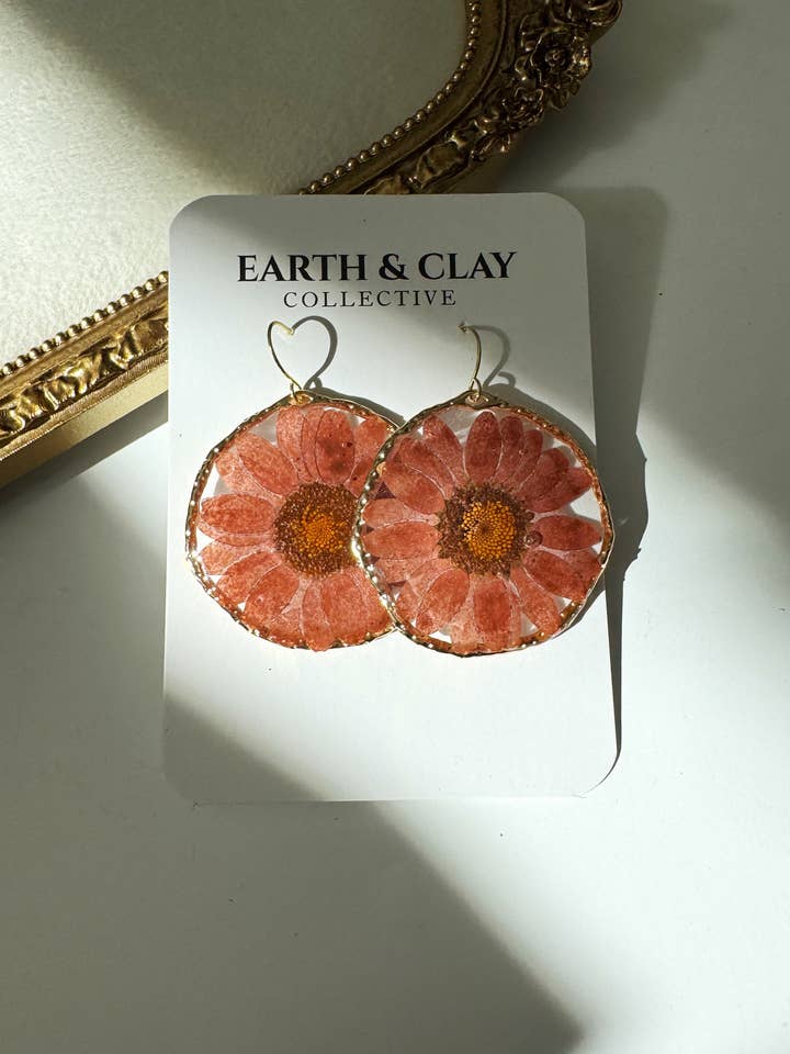 Fleurs d'automne botaniques marron XL pour la vente par Earth + Clay Collective