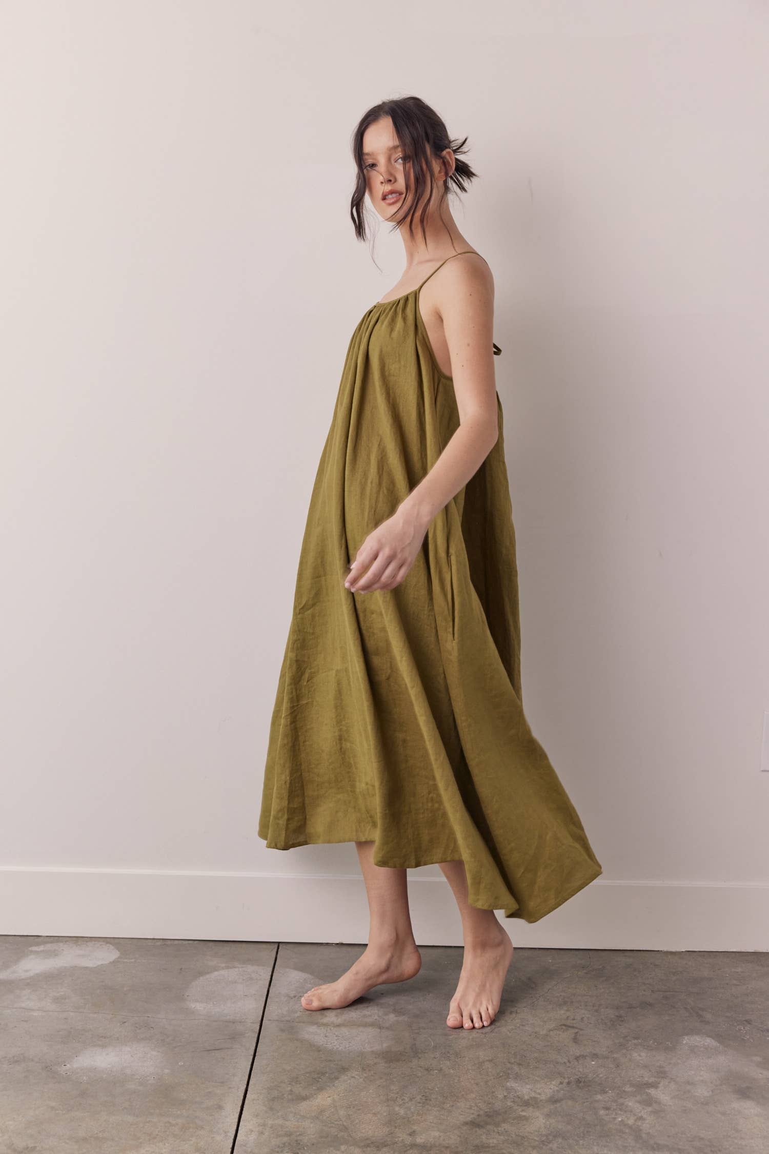 M Green Linen back tie ankle dress for wholesale on Faire10