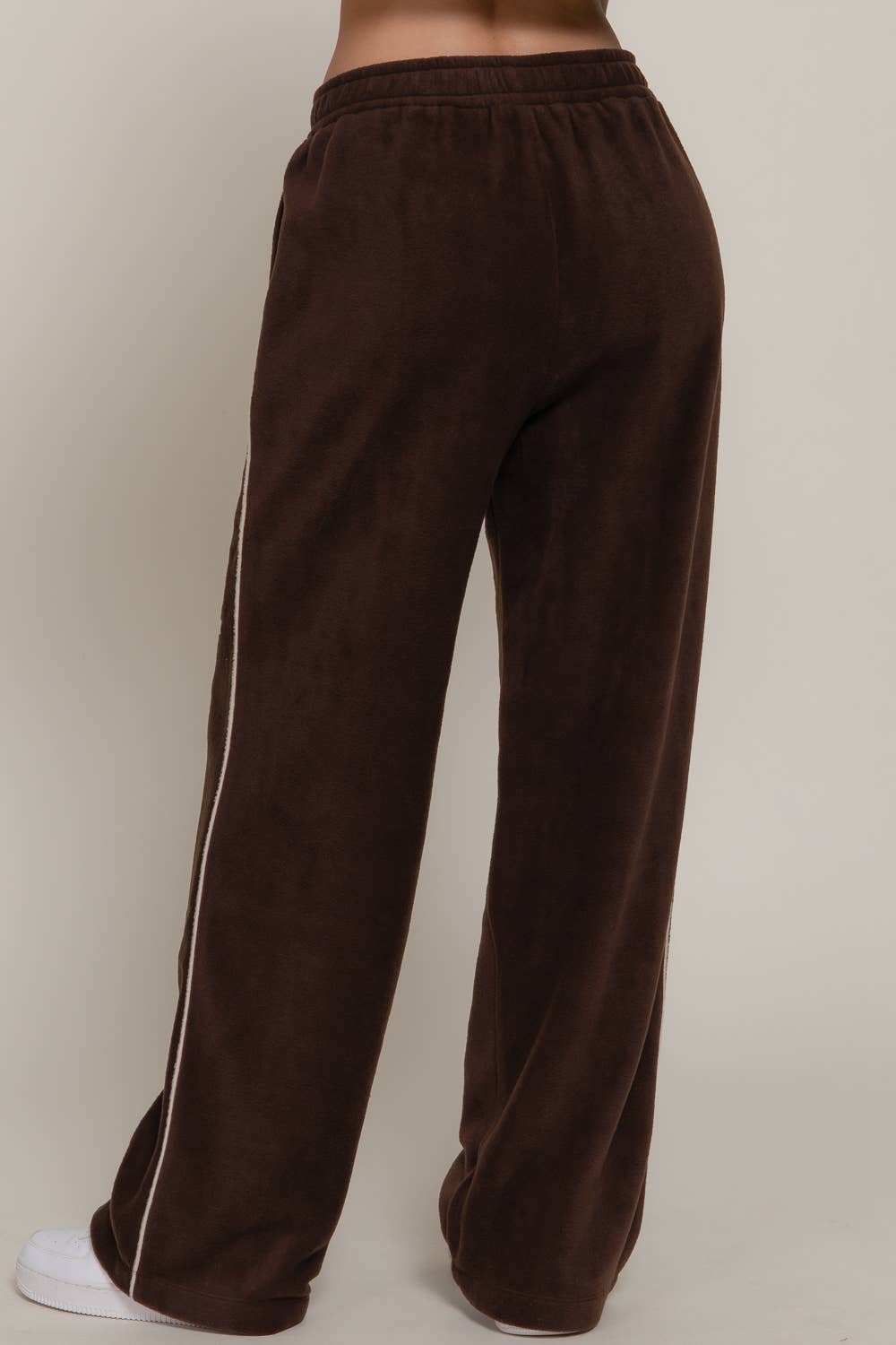 Active Basic | Active USA – calças de treino - Mulher por atacado – Calças de Fato de Treino com Detalhe de Vivo e Bordado de Perna Larga1