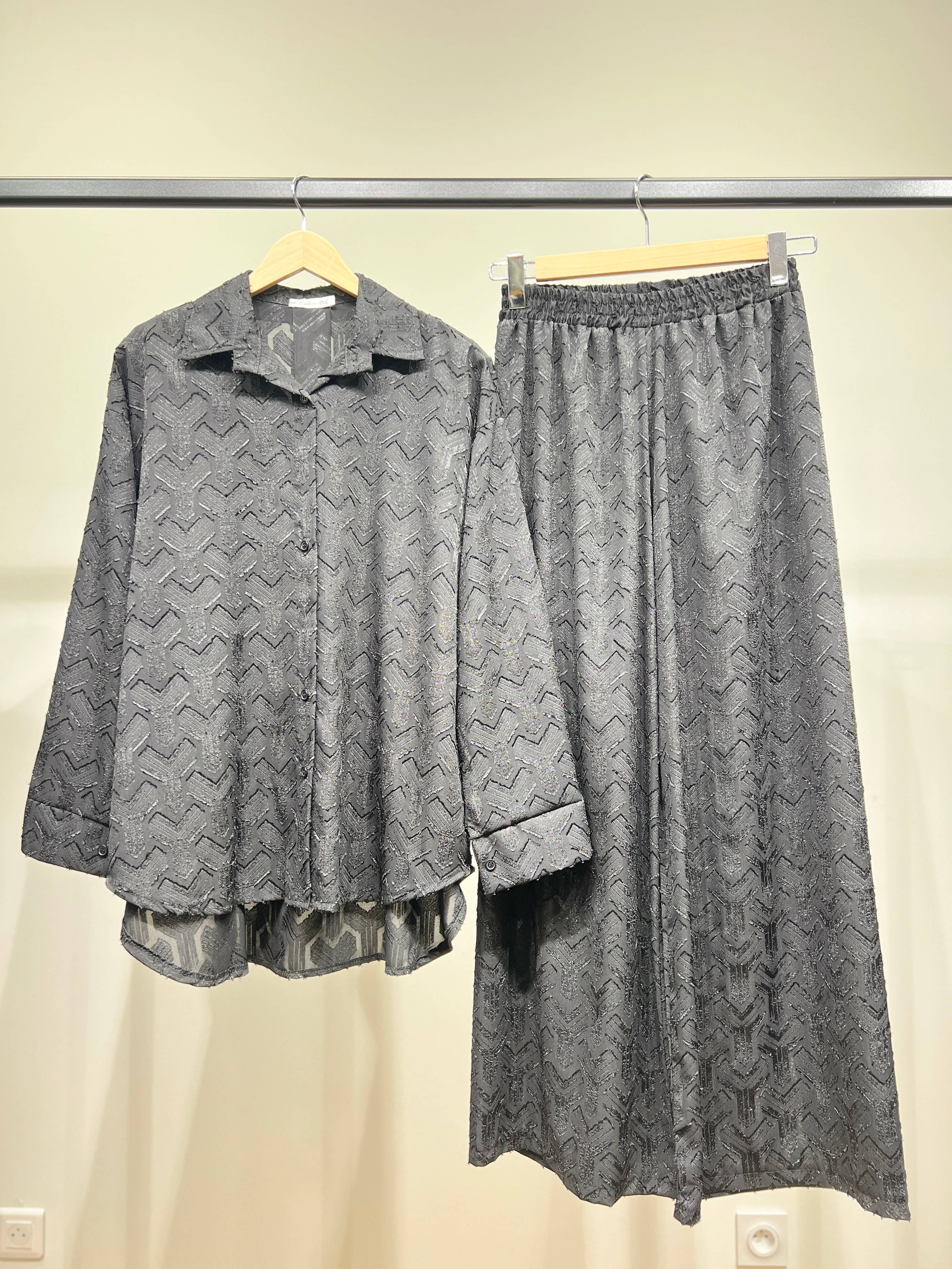 L'Emotion - Wholesale Top & Pant Set (NOT Loungewear) - Women's - Shiny Geometric Pattern Blouse and Pants Set3