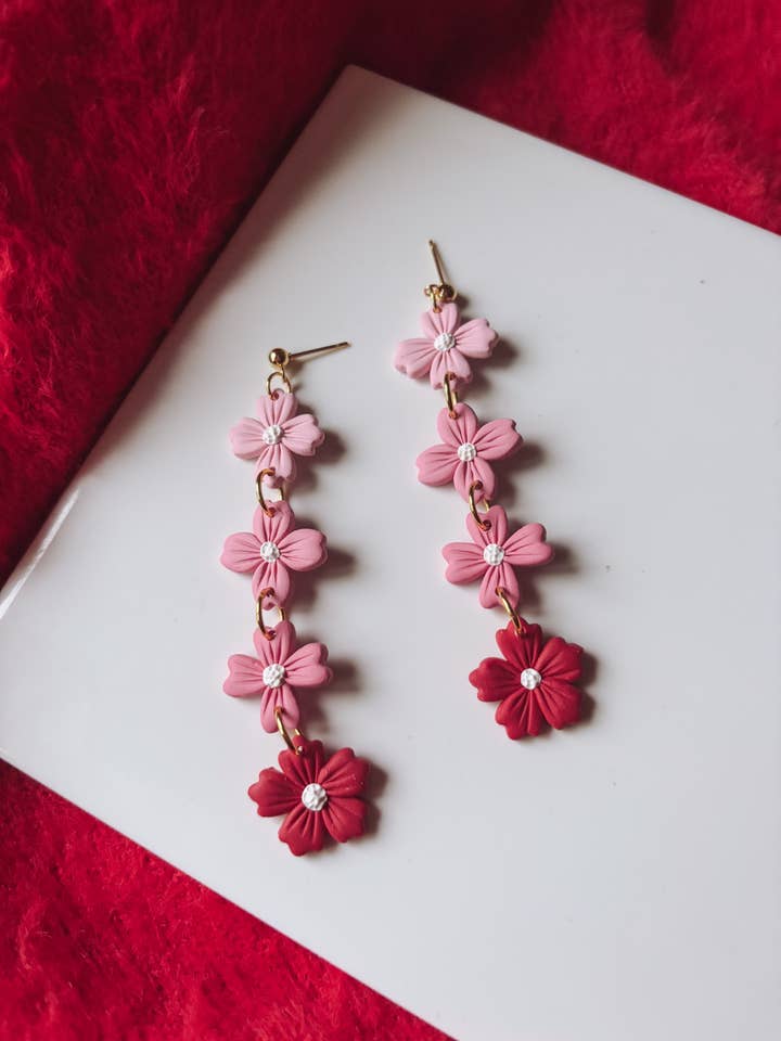 Orecchini Flower Power per San Valentino, Regali per il Galentine's Day per la vendita all'ingrosso da parte di Placed by Grace