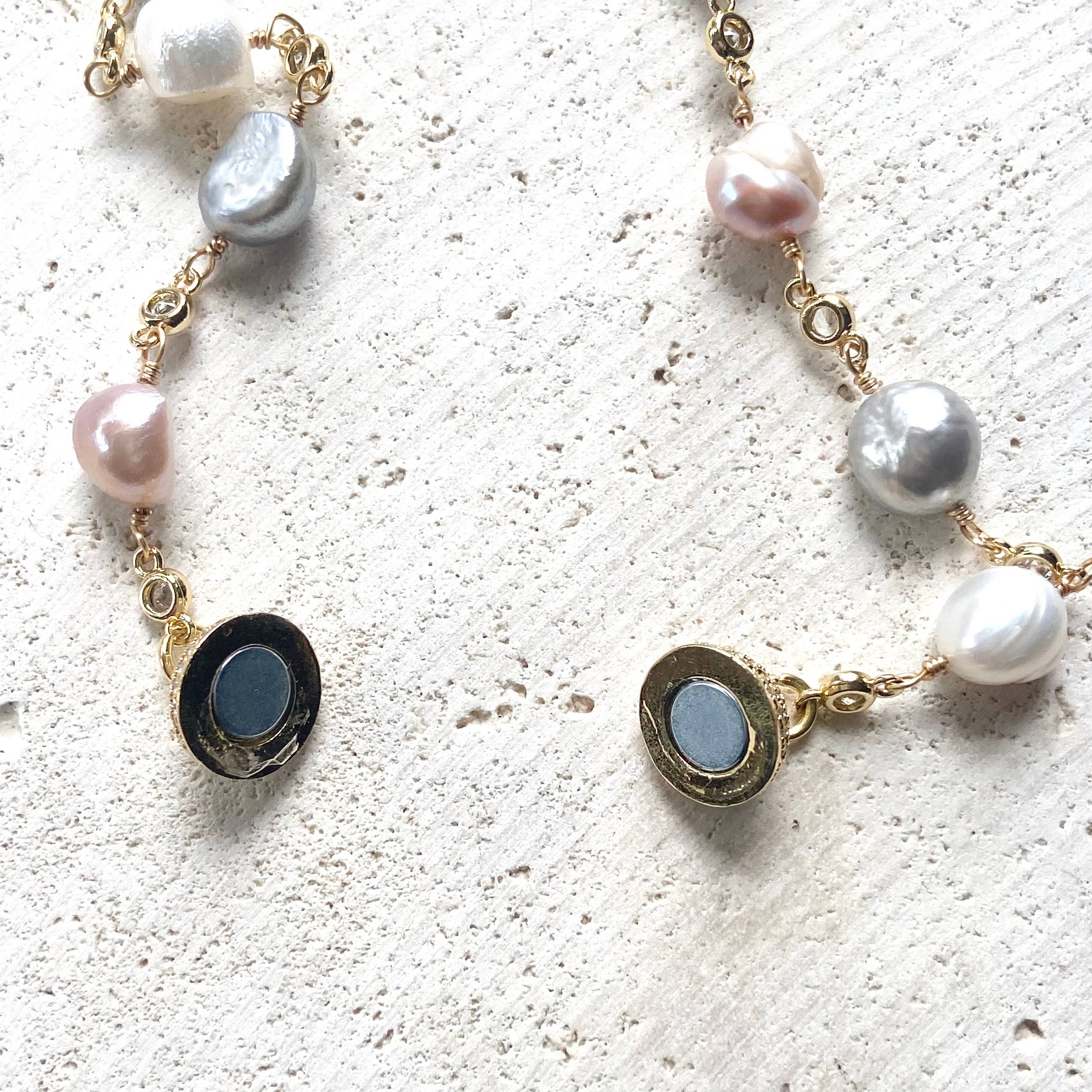 VB&CO Designs Handmade Jewelry – wholesale Pärlband/Pärlhalsband – Pastellpärlhalsband guld pavé magnetlås rodnande bris1