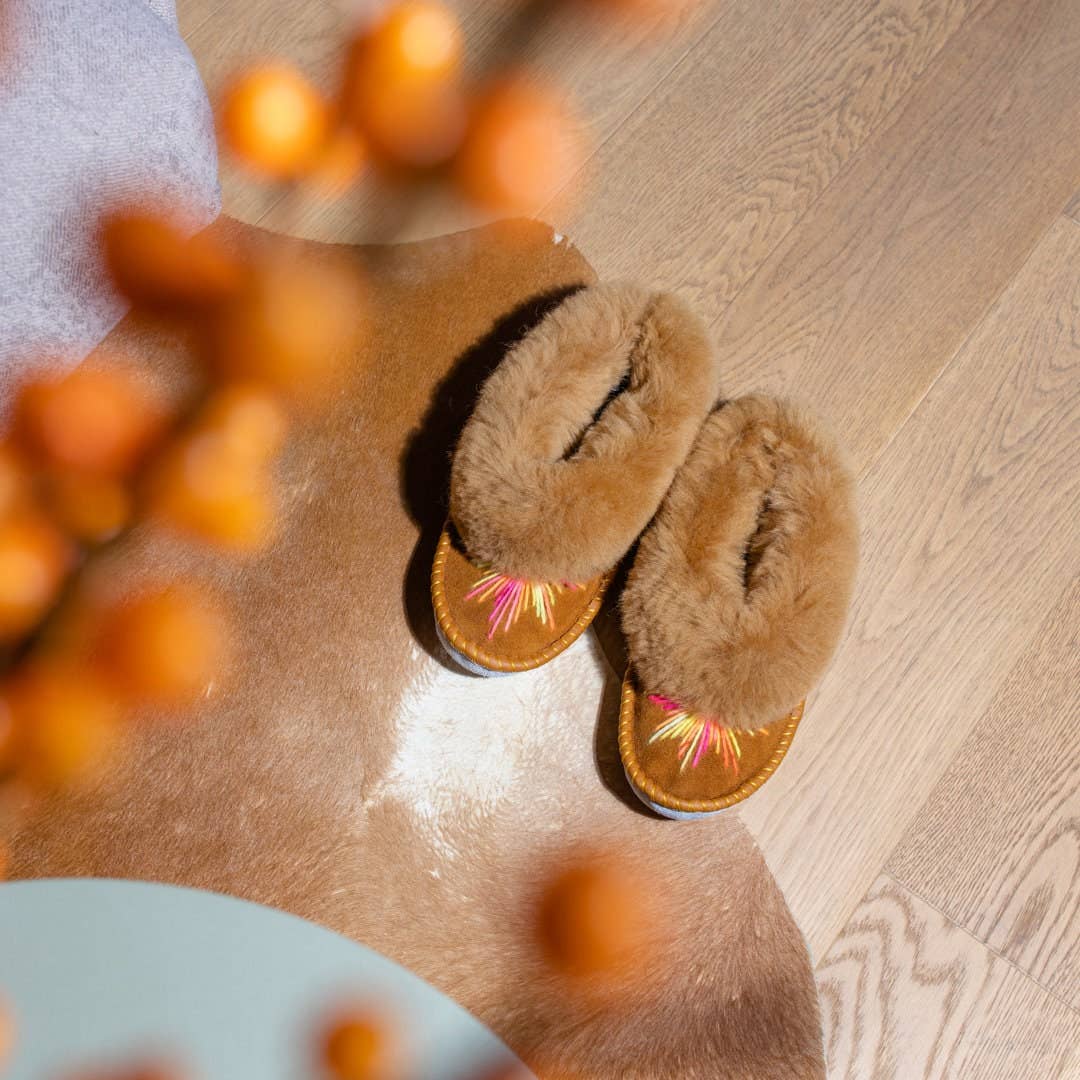 Sheepers SP .Z O.O. - Wholesale Slippers - Women's - Sheepskin Slippers With Starburst Embroidery By Sheepers8