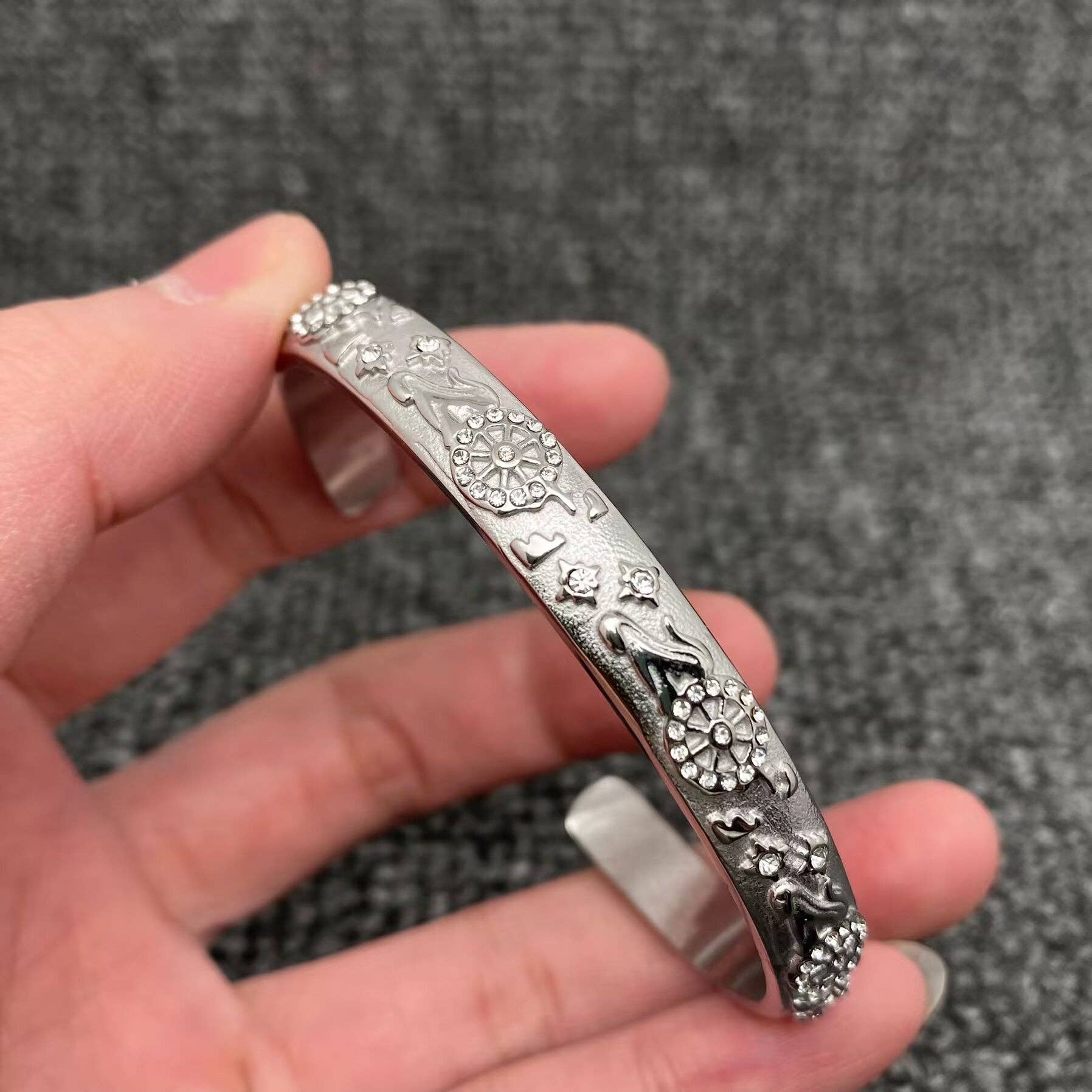 Mio Queena - Vendita all'ingrosso Bracciale a polsino - Bracciale rigido stile tarocchi in acciaio inox placcato oro 18K - FGS/MS35