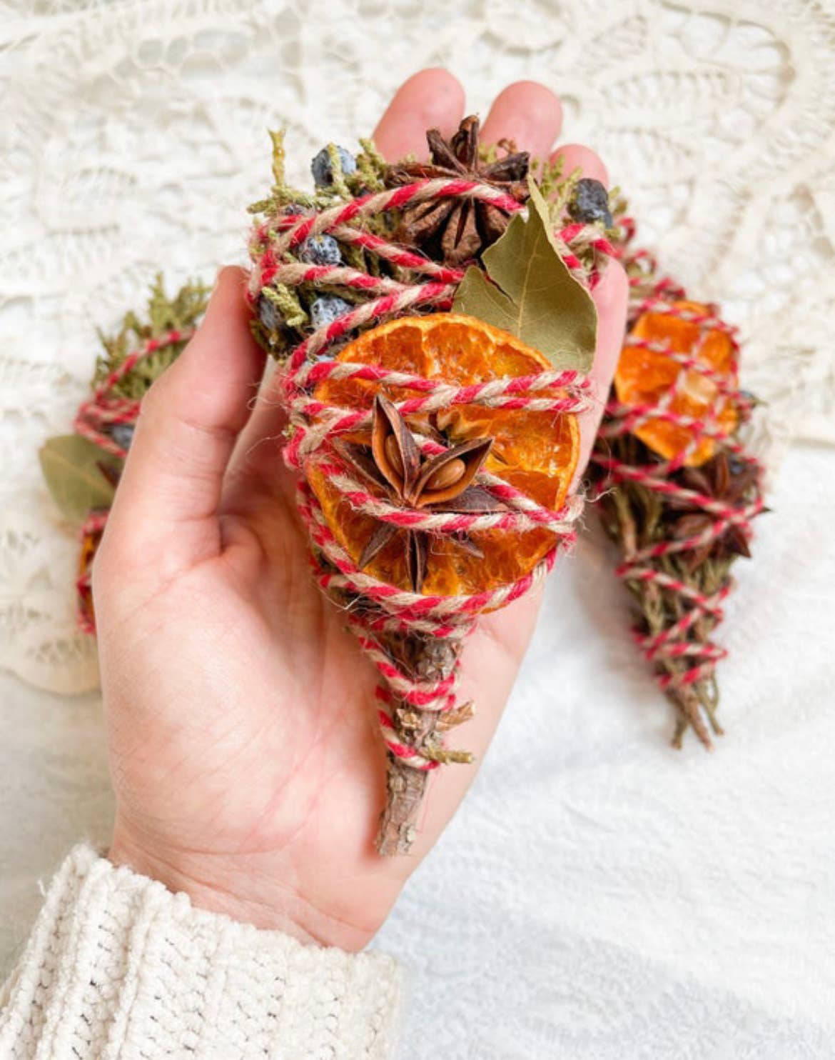 CharlieHaze - Vente Bâton de sauge - Cèdre de Yule, Genévrier, Orange, Laurier, Bâton d'encens8