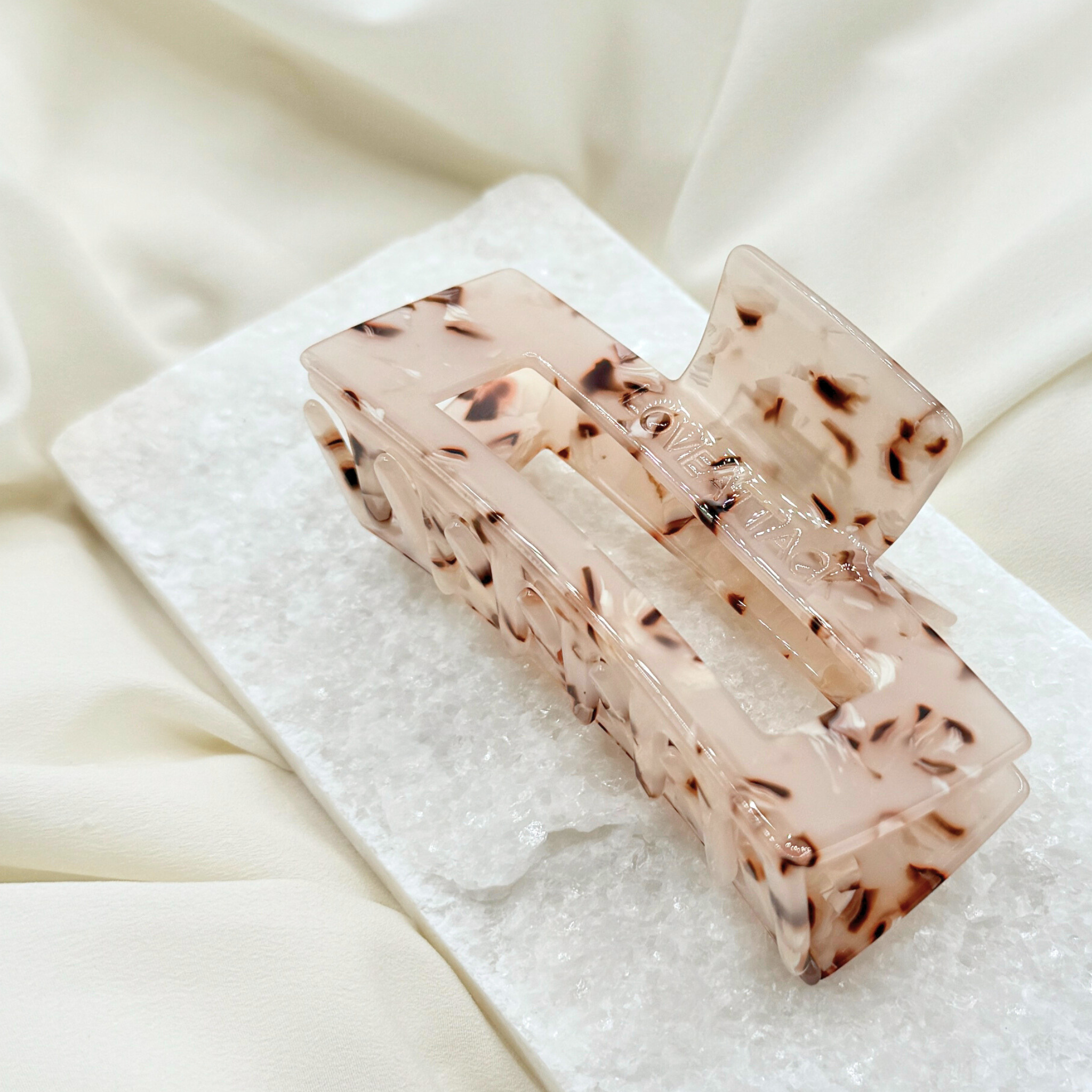 Love Attack - Wholesale Hair Clip - Women's - Aven Speckle Minimalist Cellulose Acetate Hair Claw Clips10