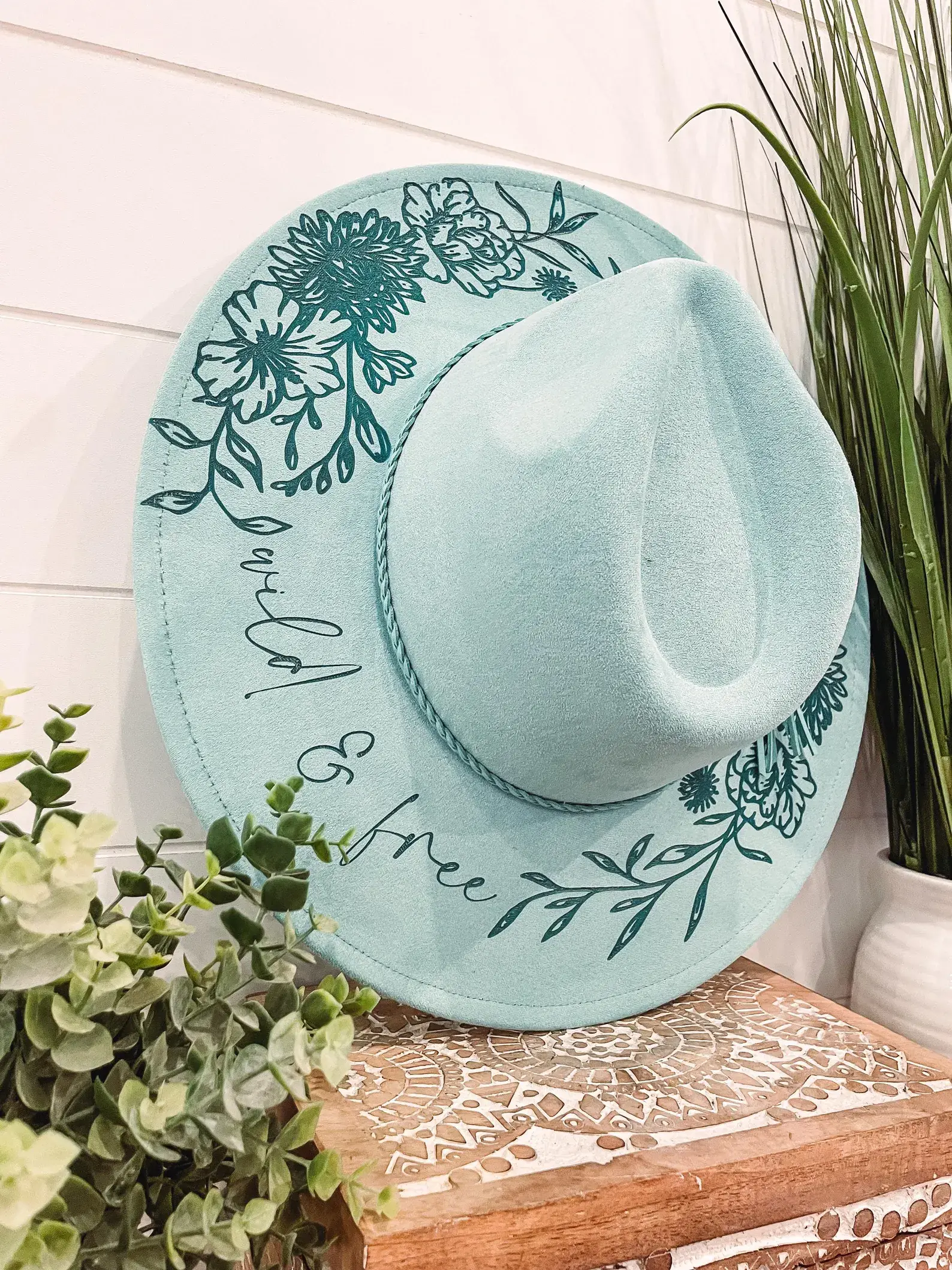 Willie & Dolly Designs - Vente Chapeau en feutre - femme - Chapeau florale gravé ajustable2