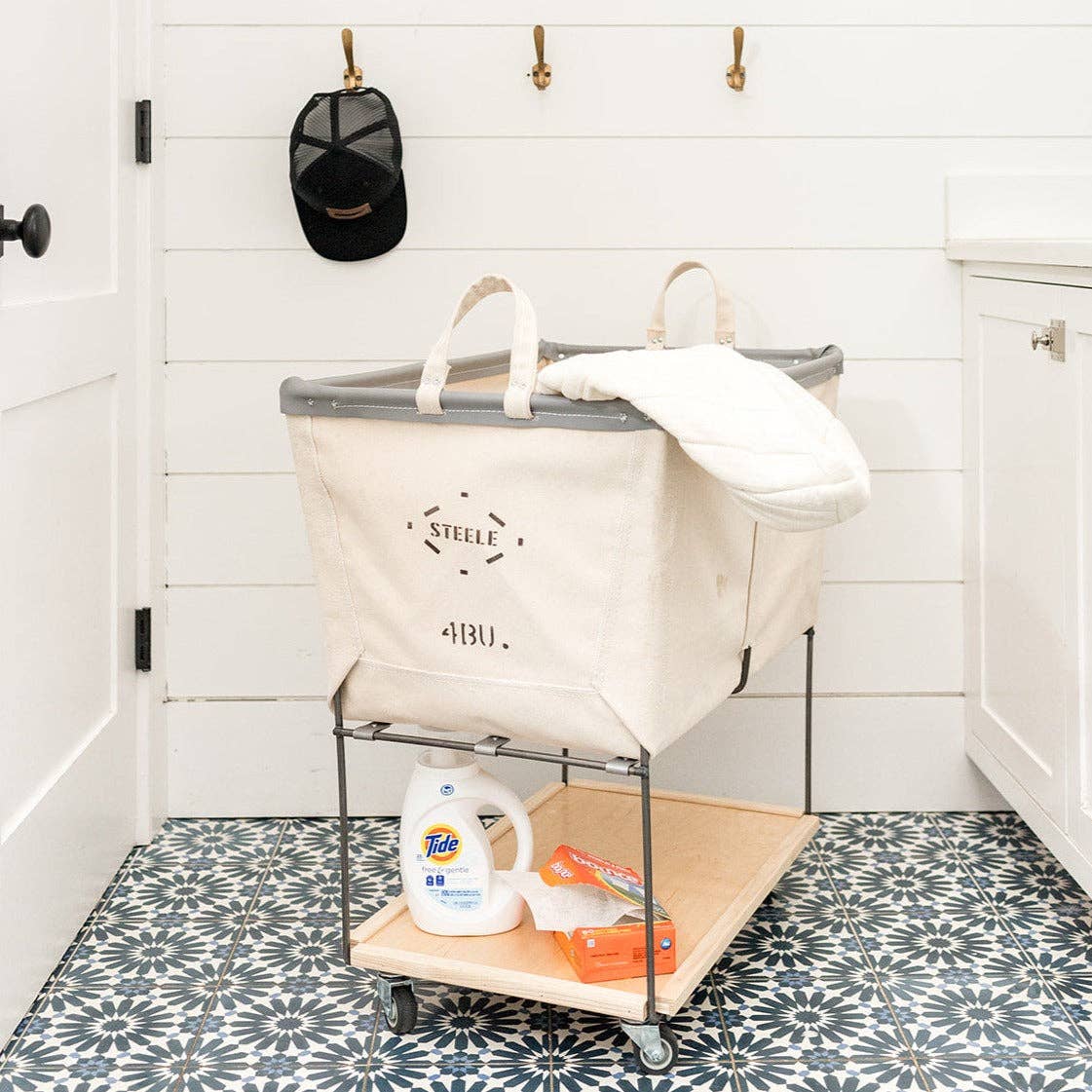 Steele Canvas Basket Corp. - Vendita all'ingrosso Cestini - Scaffali rialzati per camion0