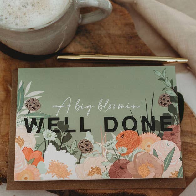 Wildwood Paper – wholesale Gratulationskort – Bloomin' Well Done grönt & orange blommigt festkort
