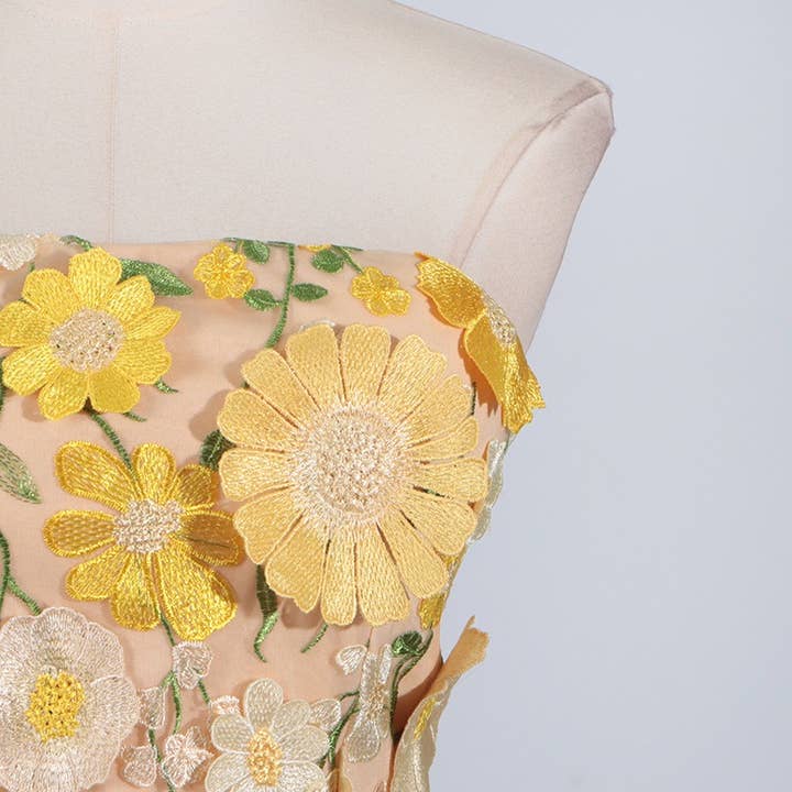 Jaune Robe courte d'été chic à bustier avec appliqué floral 3D en vente sur Faire4