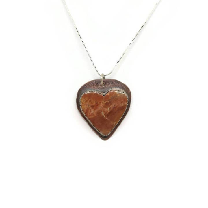 Gepaliseerd hartvormige hanger van versteend hout voor wholesale door Bella Ornamenti