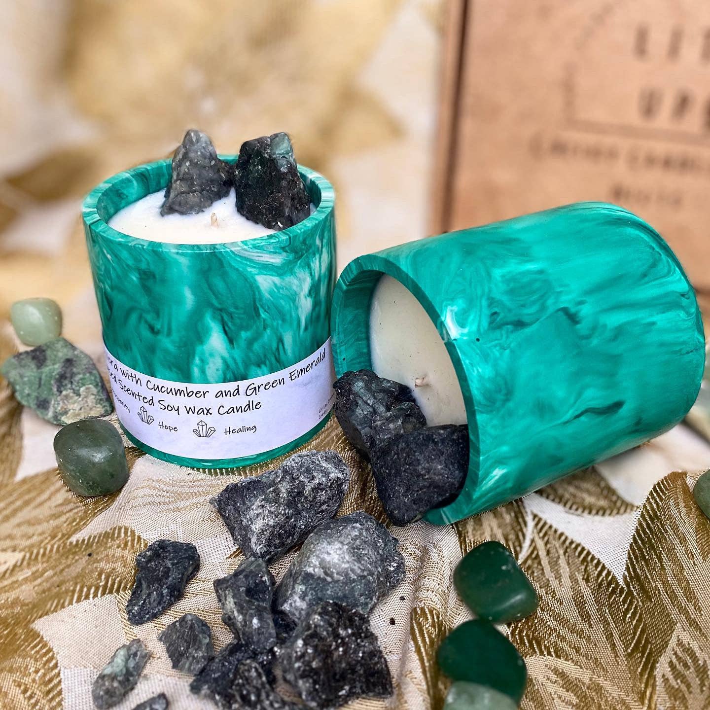 Lit Up, Ireland - Vendita all'ingrosso Candela in vasetto - Candela Soul Green Emerald con Infusione di Aloe Vera e Cetriolo1