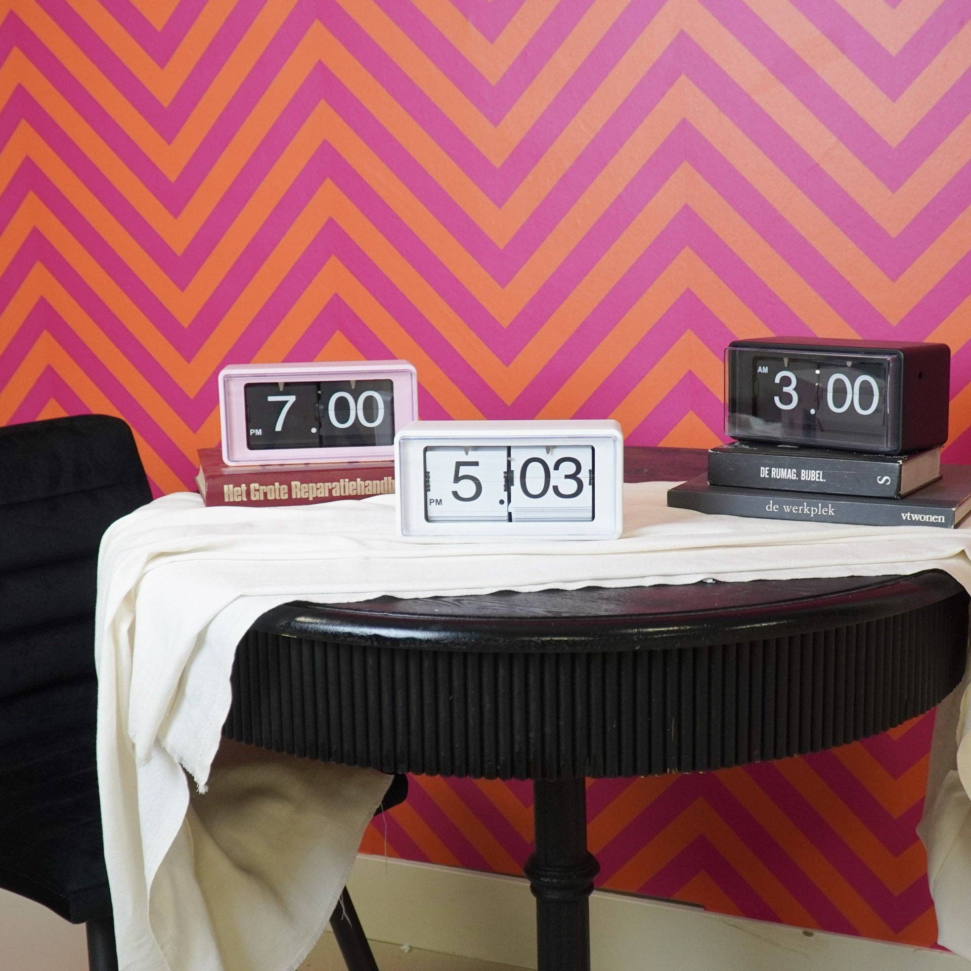 Housevitamin bv - Venta al por mayor Relojes de escritorio - Reloj - Reloj de Gabinete Volteable - Negro - 22x13x11,5cm7