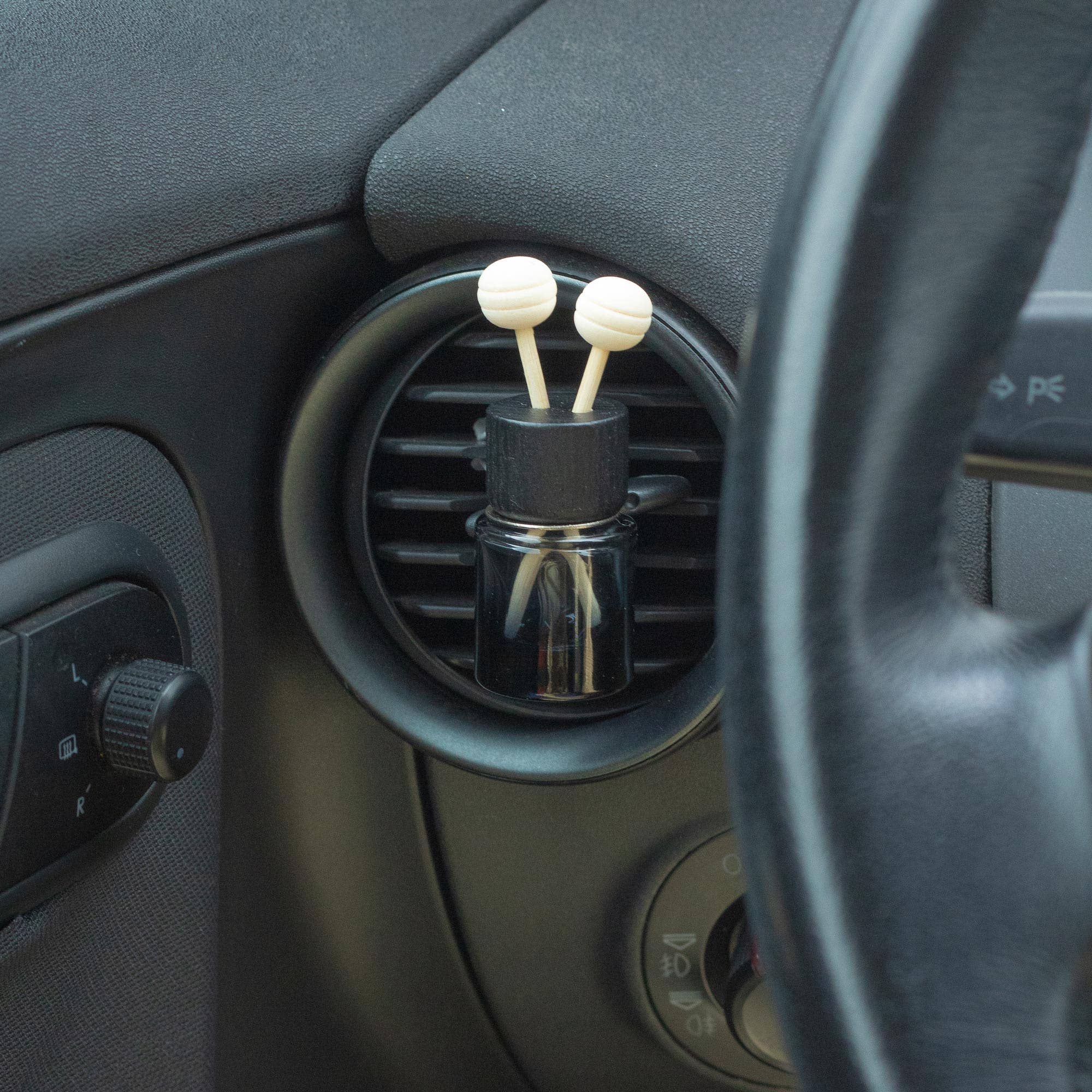 AW Artisan - Wholesale Car Freshener - Unisex - 12x Refillable Car Diffusers - Black - 8 ml2