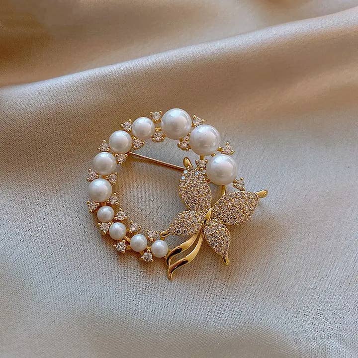 Magnifique Hearts - Wholesale Brooch - Elegant Faux Pearl Butterfly Wreath Brooch Pin