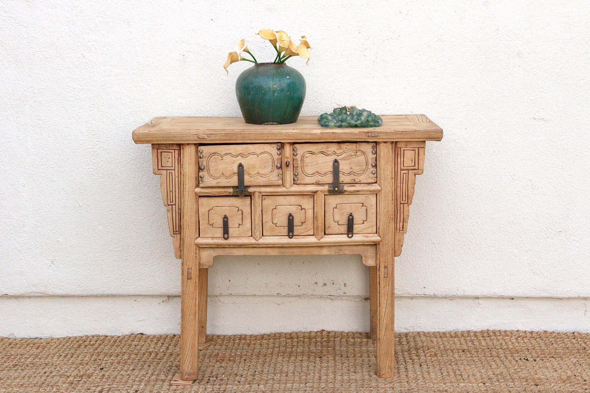 De-cor - Vendita all'ingrosso Armadietto - Cassettiera d'altare antica a 5 cassetti con finitura sbiancata dal sole0