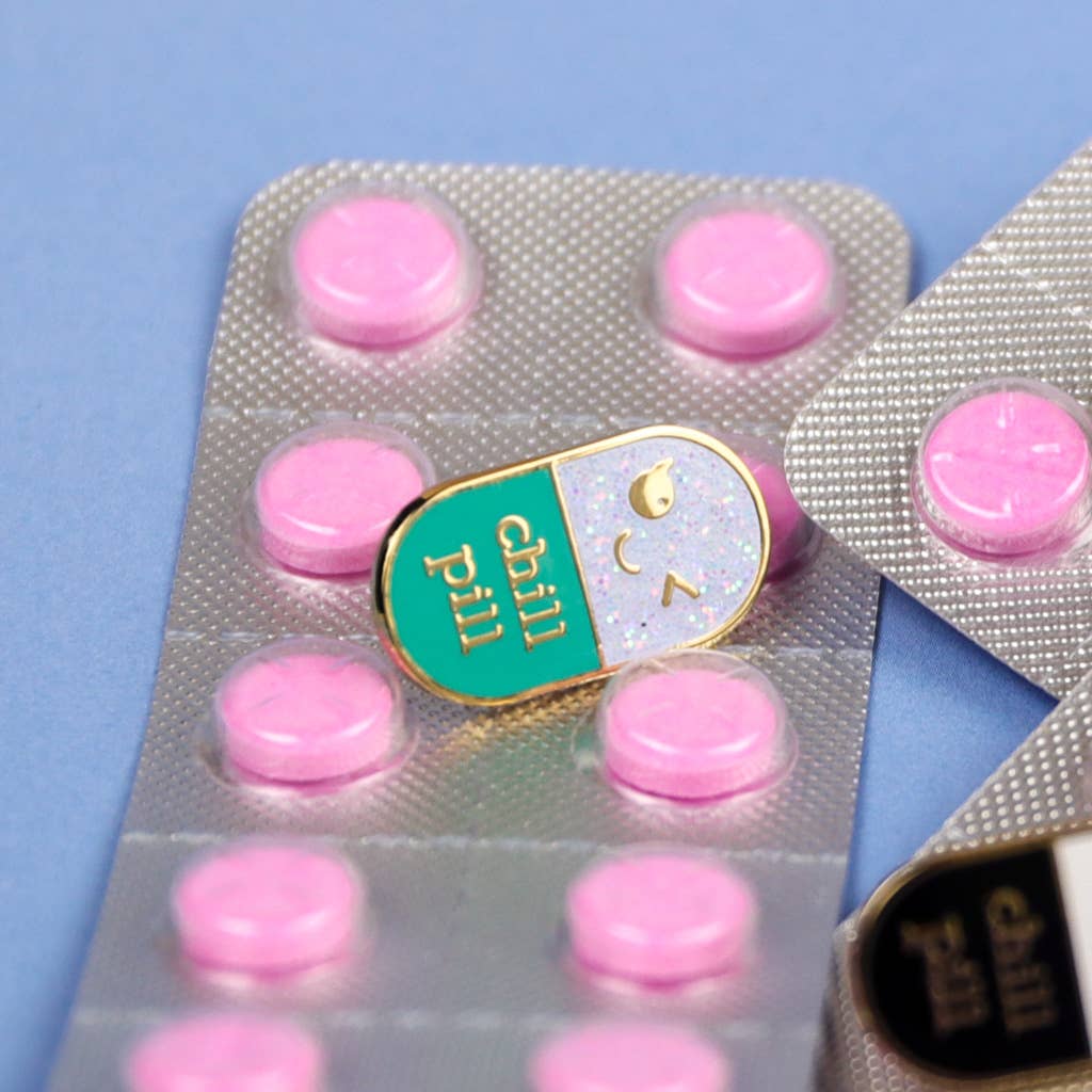 Studio Inktvis - Wholesale Lapel Pin/Button - Chill Pill pin mint glitter chill enamel pin pill nurse2