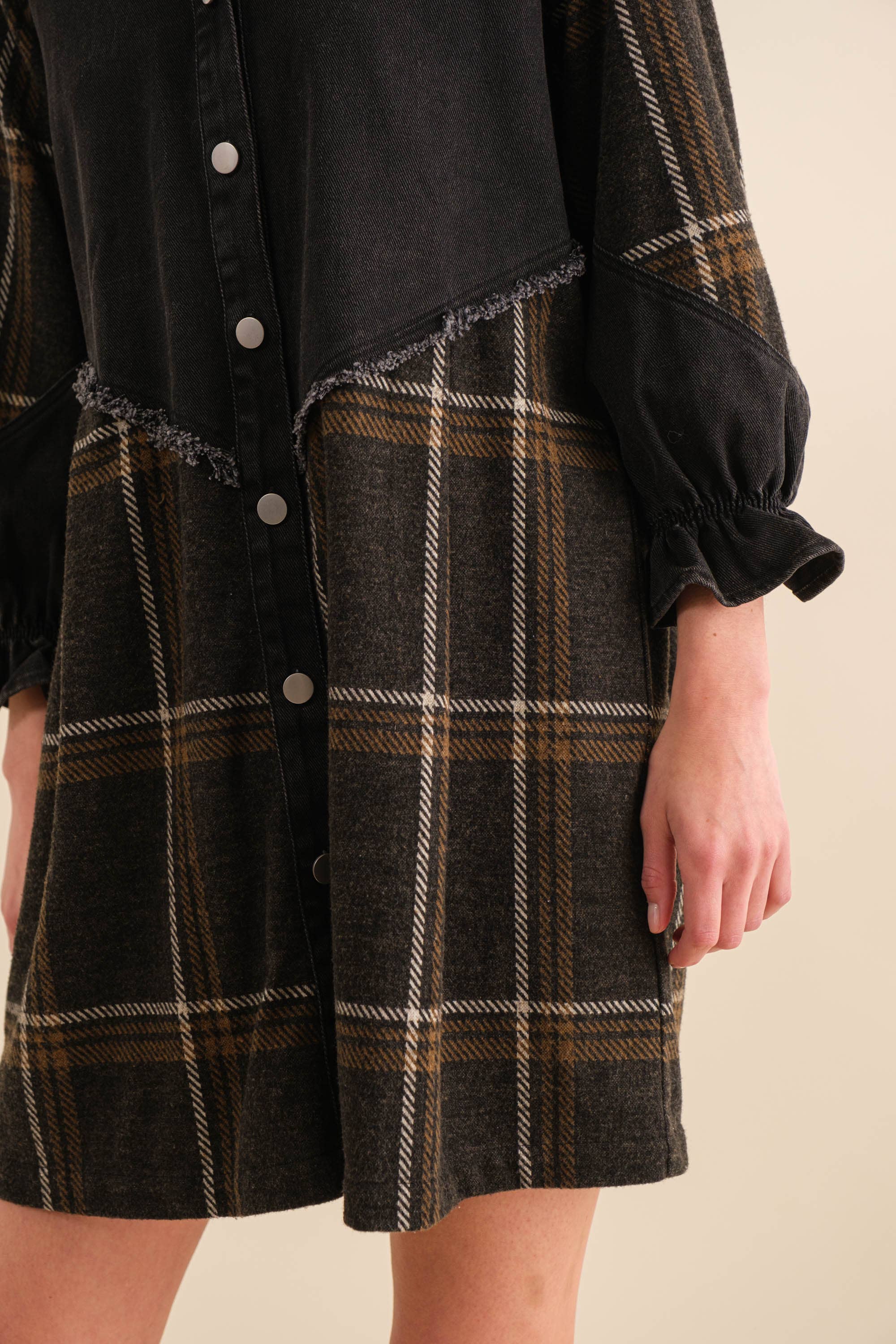 SCHWARZ Denim-Mix Hemdblusenkleid mit gebürstetem Karomuster für den Großhandel auf Faire6