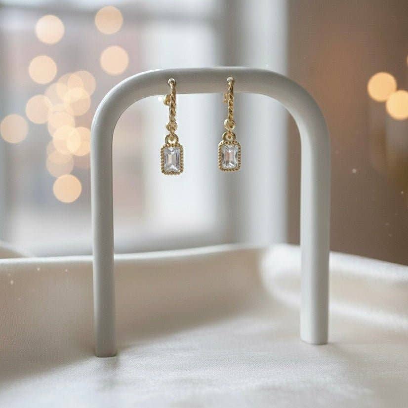 DUESTELLE ITALIA - Wholesale Huggie Earrings - Petite Gem - Half hoop gold earrings with gems10