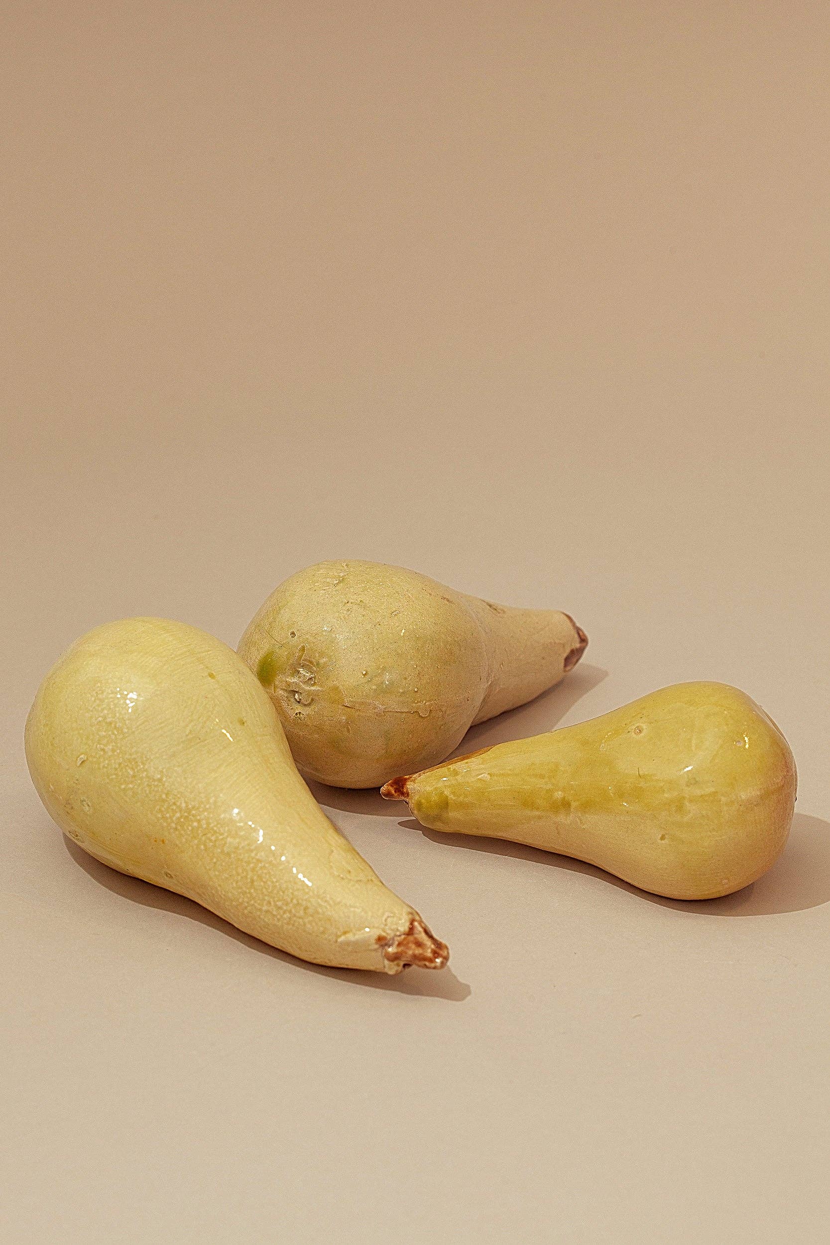 Eturel Madrid - Wholesale Decorative Tabletop Object - Pear glazed ceramic replica1