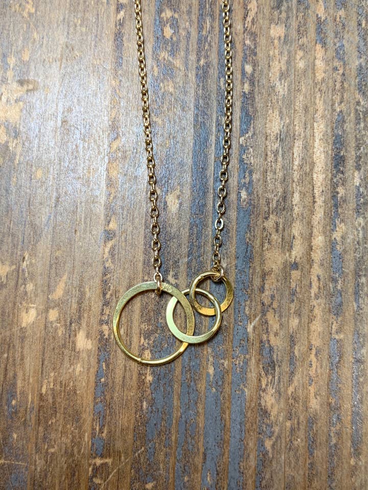 Collier à trois cercles Infinity en or pour la vente par Rose Burkhardt Jewelry