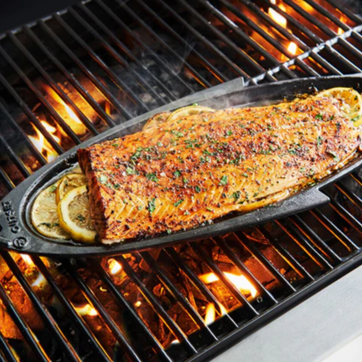 Fox Run Brands - Vendita all'ingrosso Bistecchiera/piastra - Griglia per pesce e padella da portata in ghisa Outset, 19 «x 7" x 1"2