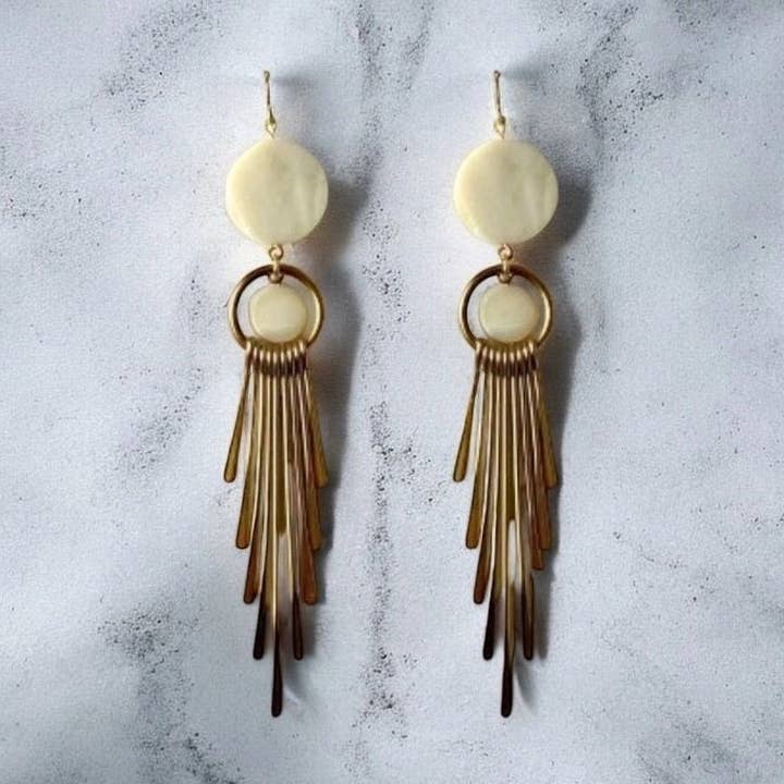 Pendientes de Flecos de Nácar para venta al por mayor de Wood + Feather Designs