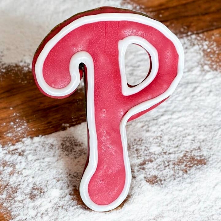 Phillies ”P” dog treats for wholesale by YumYum4DOGS